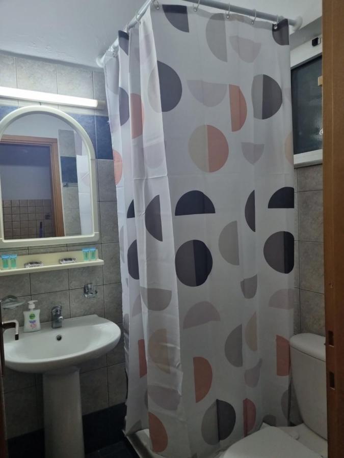 Red Rose Apartment Kampos  ภายนอก รูปภาพ